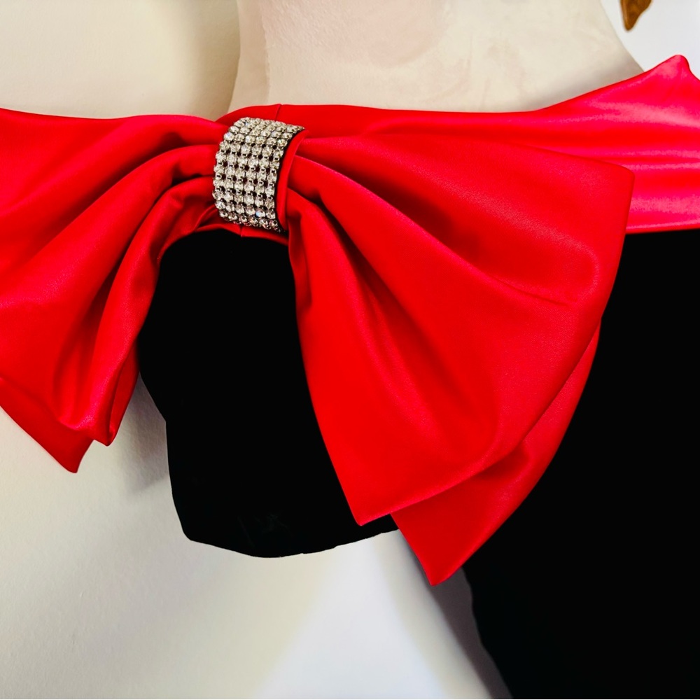 Vintage Jessica Howard Sz 6 One Shoulder Red Satin Bow and Black Velvet Dress - Picture 3 of 16